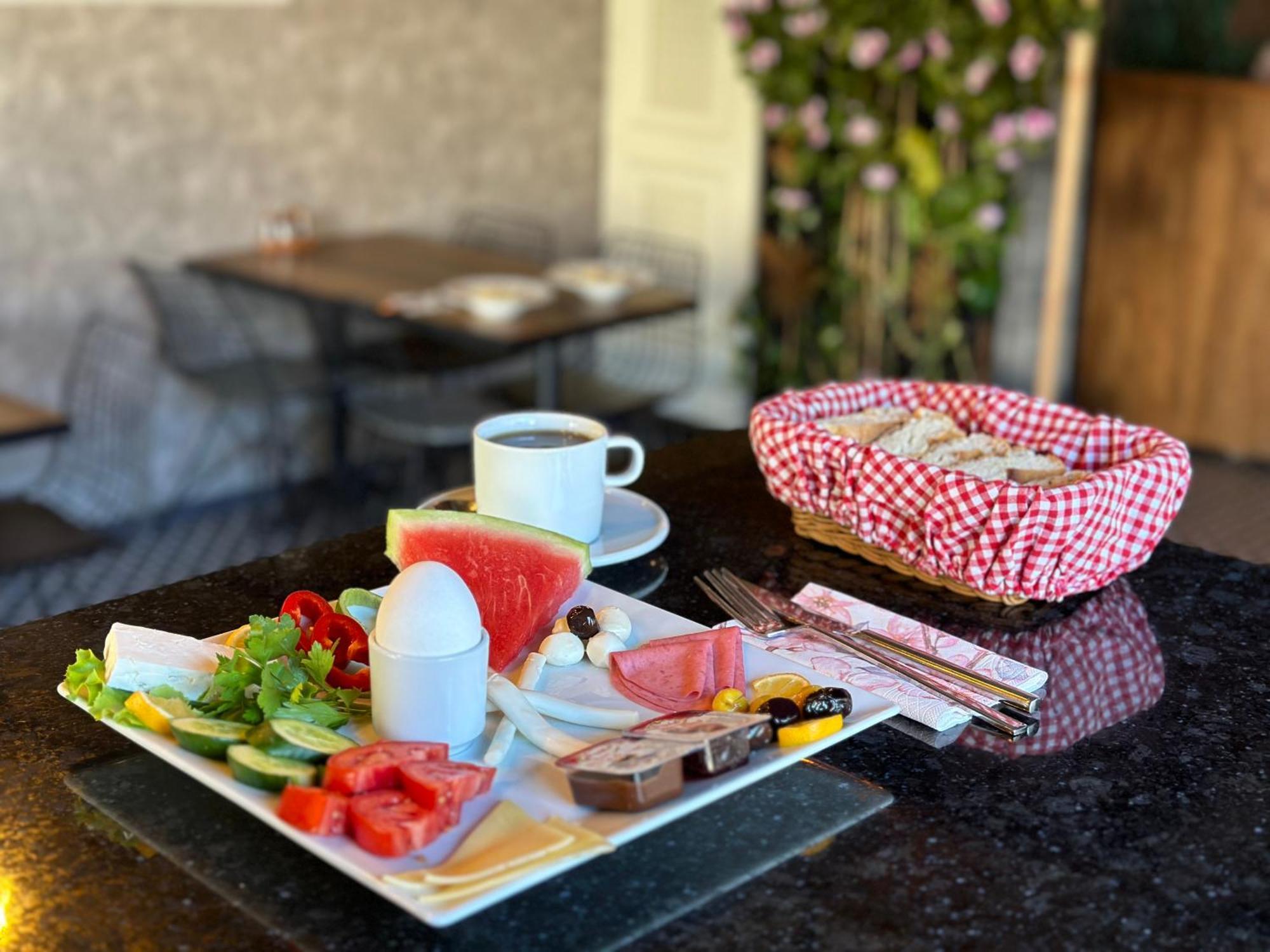 Black Art Otel Istanbul Bagian luar foto